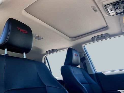 Used 2021 Toyota 4Runner Venture w/ Moonroof Package AWD/4WD image 13