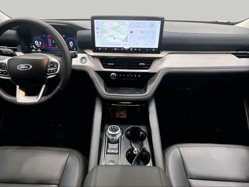 Used 2025 Ford Explorer Active w/ Active Comfort Package RWD image 16