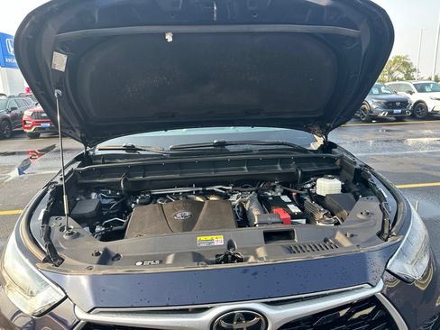 Used 2021 Toyota Highlander XLE AWD/4WD image 50