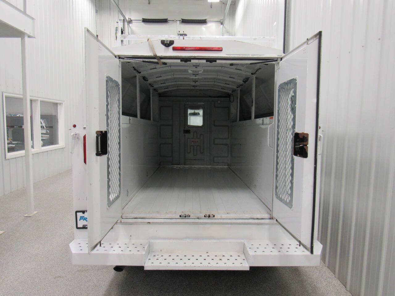 Used 2018 Chevrolet Express 3500 w/ Power Convenience Package RWD image 15