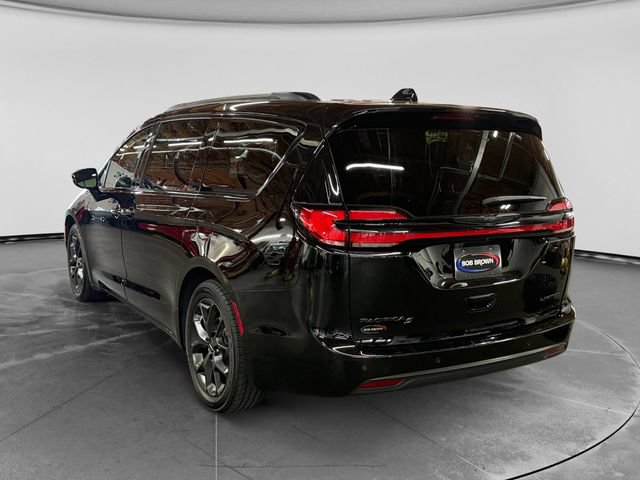Used 2025 Chrysler Pacifica Limited FWD image 5