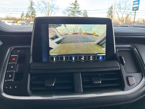 Used 2023 Chevrolet Suburban Z71 w/ Luxury Package image 18