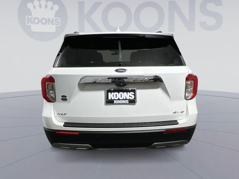 Used 2022 Ford Explorer XLT w/ Equipment Group 202A image 5