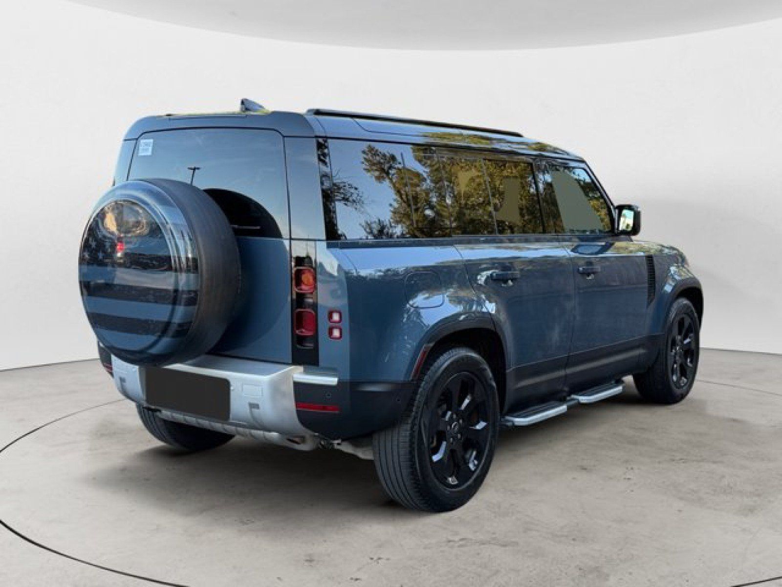 Certified 2024 Land Rover Defender 110 S AWD/4WD image 4