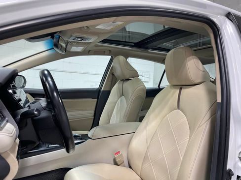 Used 2018 Toyota Camry XLE FWD image 15
