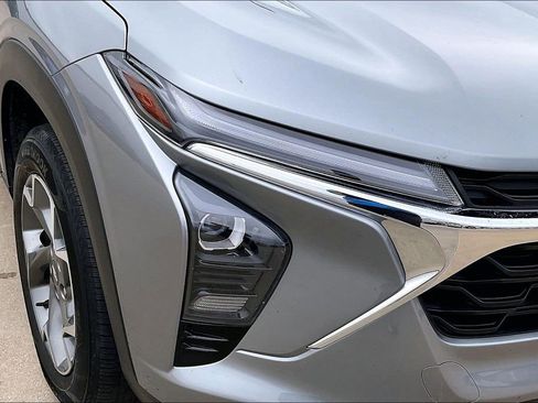 Used 2025 Chevrolet Trax LT FWD image 28
