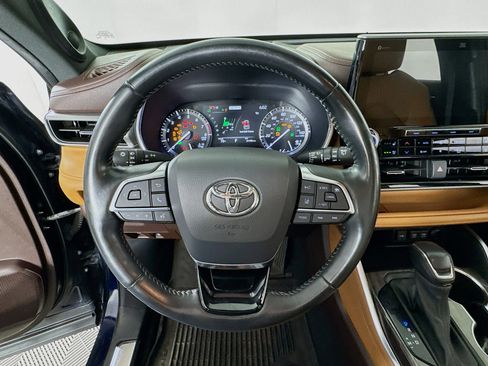 Certified 2021 Toyota Highlander Platinum AWD/4WD image 13