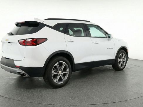 Used 2025 Chevrolet Blazer LT image 9