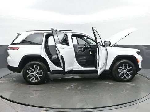 New 2025 Jeep Grand Cherokee Limited w/ Luxury Tech Group II AWD/4WD image 57