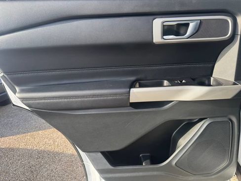Used 2021 Ford Explorer XLT RWD image 30