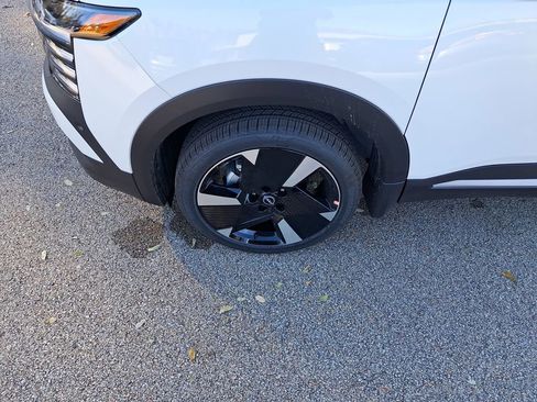 New 2026 Nissan Kicks SR w/ SR Premium Package AWD/4WD image 28