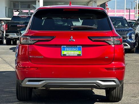 New 2025 Mitsubishi Outlander SE image 6