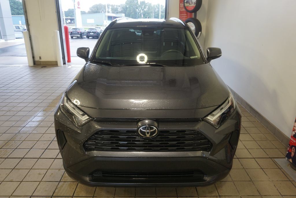 Used 2025 Toyota RAV4 XLE AWD/4WD image 12