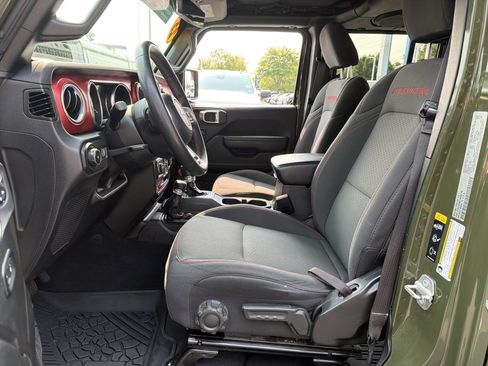 Used 2023 Jeep Wrangler Unlimited Rubicon AWD/4WD image 16