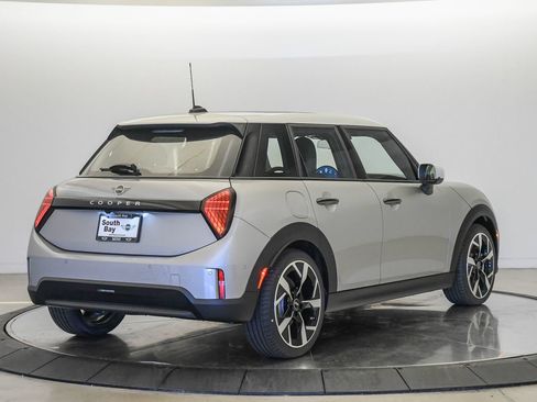 New 2026 MINI Cooper 4-Door Hardtop FWD image 4