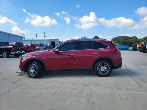 Used 2024 Mercedes-Benz GLC 300 4MATIC image 2