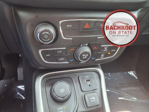 Used 2021 Jeep Compass Latitude image 11