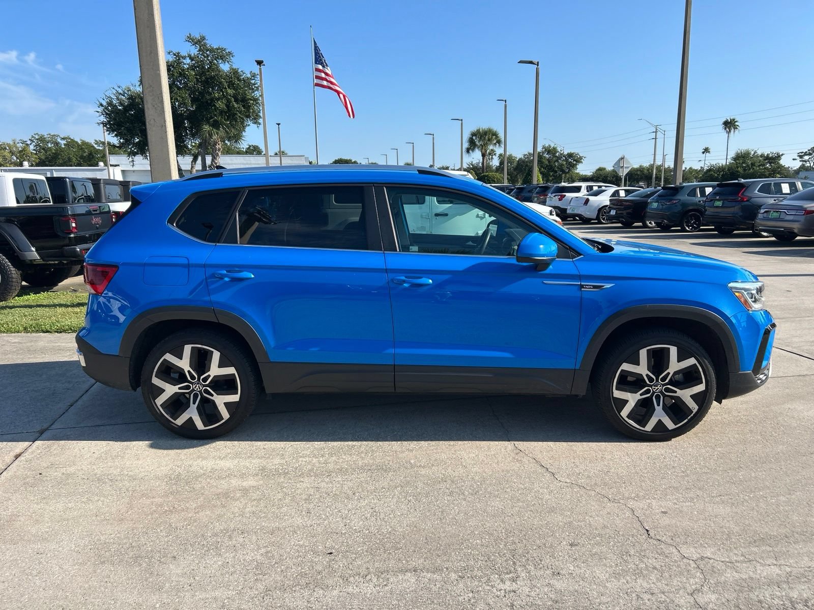 Used 2023 Volkswagen Taos SEL AWD/4WD image 6