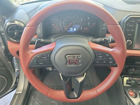 Used 2024 Nissan GT-R Premium w/ Premium Interior Package image 21