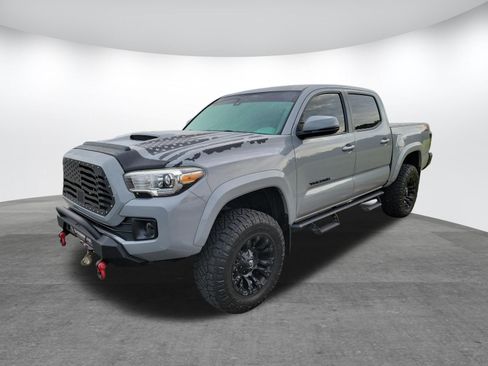 Used 2019 Toyota Tacoma TRD Sport AWD/4WD image 3