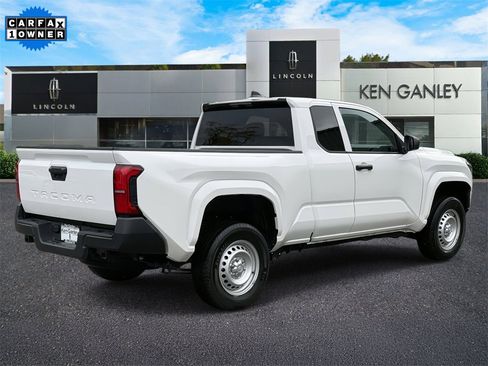 Used 2025 Toyota Tacoma SR image 3
