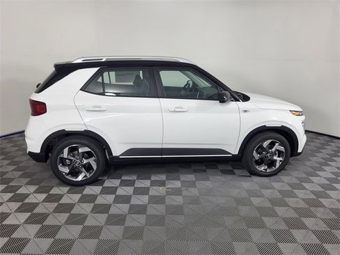 New 2025 Hyundai Venue Limited image 4