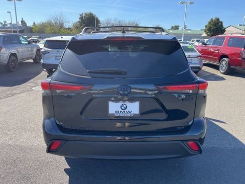 Used 2024 Toyota Highlander XLE image 6