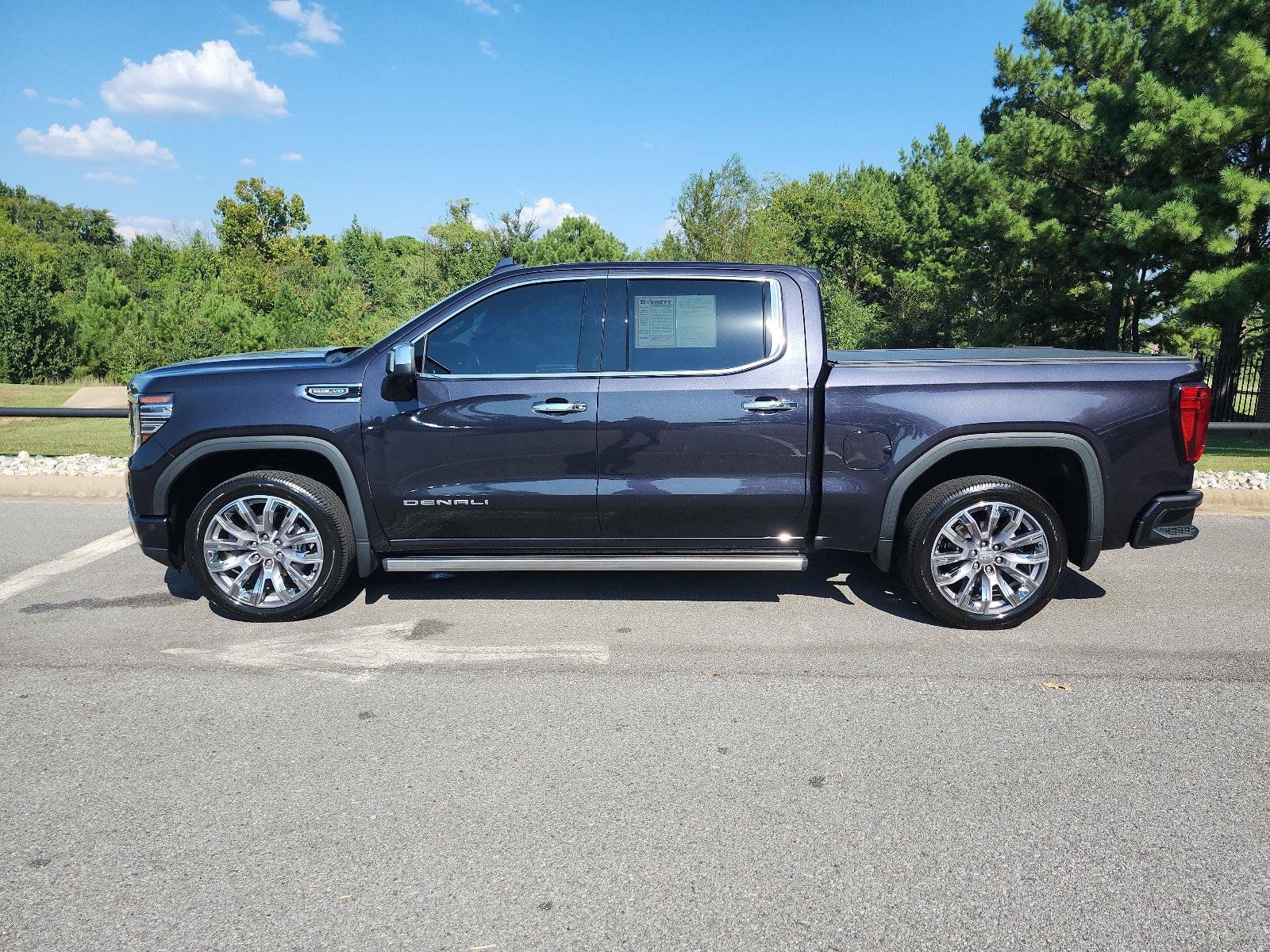 Used 2022 GMC Sierra 1500 Denali w/ Denali Reserve Package AWD/4WD image 2
