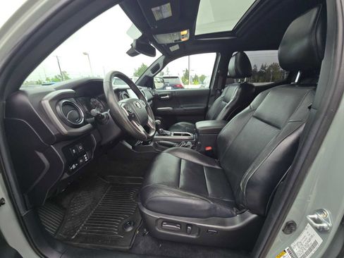 Used 2022 Toyota Tacoma TRD Sport w/ TRD Premium Sport Package AWD/4WD image 24
