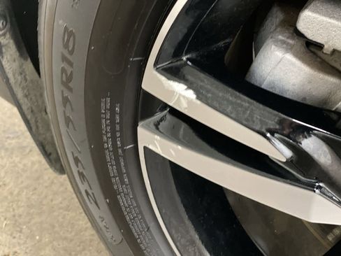 Used 2024 Volvo XC40 B5 Core image 33