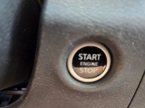 Used 2022 Nissan Frontier SV AWD/4WD image 27