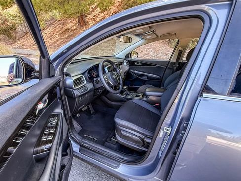 Used 2020 Kia Sorento LX FWD image 5