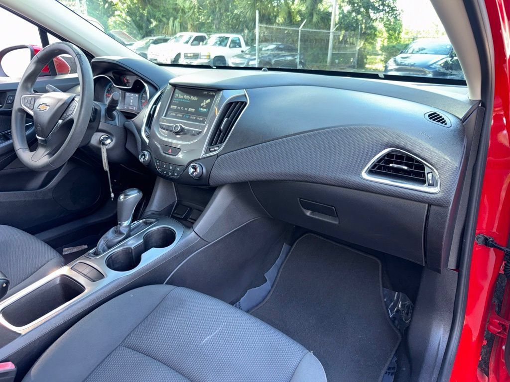 Used 2016 Chevrolet Cruze LT FWD image 18
