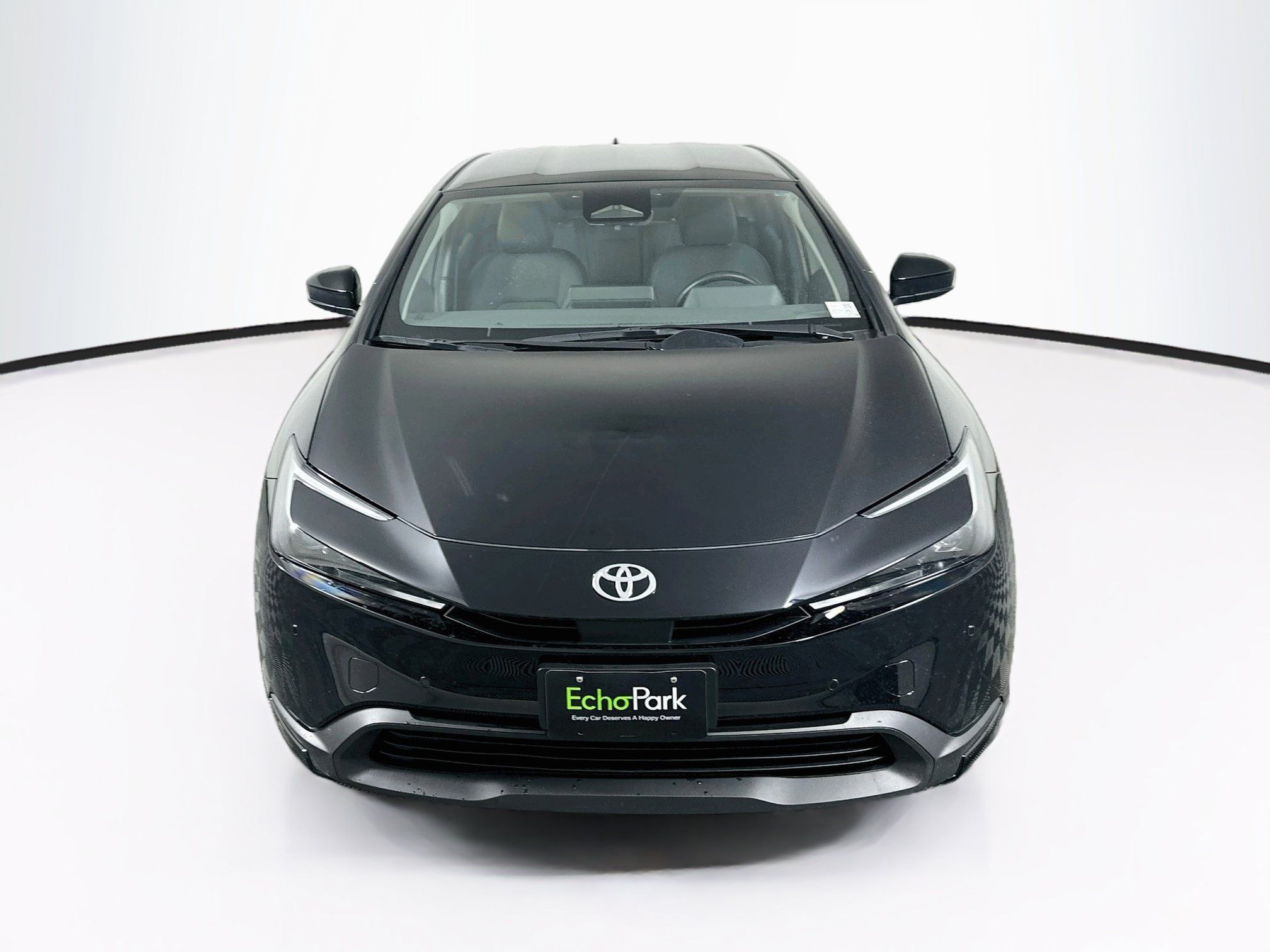 Used 2025 Toyota Prius LE FWD image 2