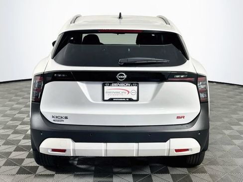 New 2026 Nissan Kicks SR w/ SR Premium Package FWD image 6