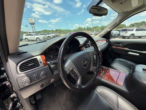 Used 2013 Chevrolet Avalanche LTZ AWD/4WD image 10