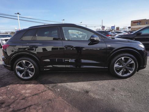 Used 2025 Audi Q4 e-tron Premium Plus image 4
