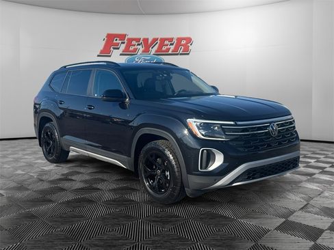 Used 2024 Volkswagen Atlas Peak Edition SEL image 7