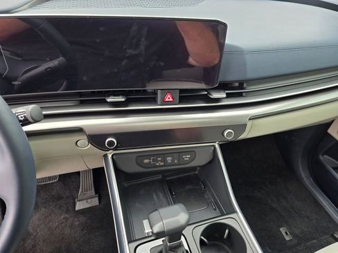 Certified 2025 Kia Carnival SX Prestige FWD image 27