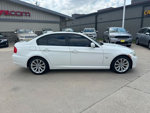 Used 2011 BMW 328i xDrive Sedan AWD/4WD image 2