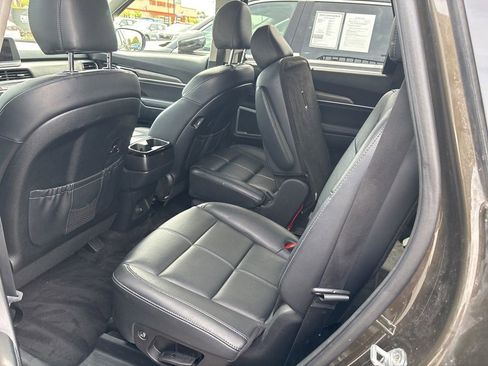 Certified 2020 Kia Telluride EX w/ EX Premium Package AWD/4WD image 18