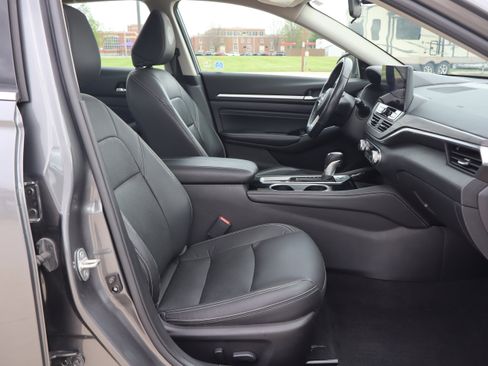 Used 2023 Nissan Altima 2.5 SL FWD image 13