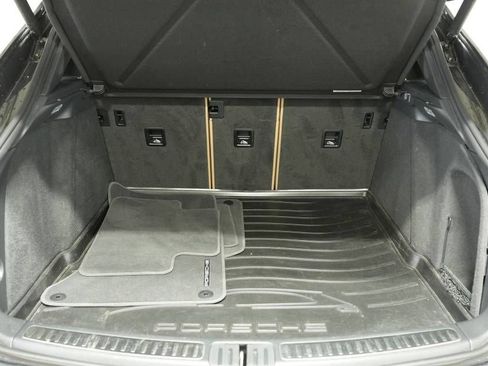 Certified 2022 Porsche Macan AWD/4WD image 28