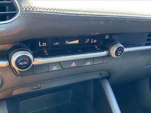 Used 2020 MAZDA MAZDA3 Sedan w/ Select Package FWD image 31