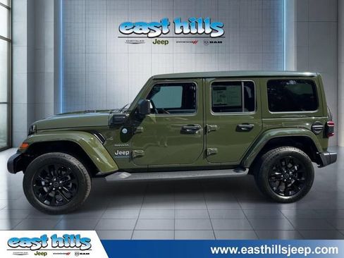 Used 2024 Jeep Wrangler Unlimited Sahara w/ Technology Group AWD/4WD image 6