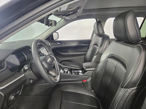 Used 2023 Jeep Grand Cherokee L Limited w/ Luxury Tech Group II AWD/4WD image 15