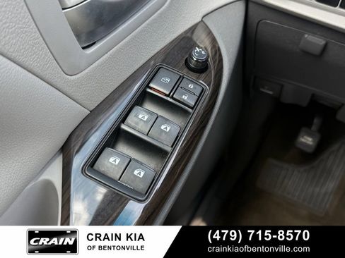 Used 2017 Toyota Sienna XLE w/ XLE Navigation Package FWD image 10