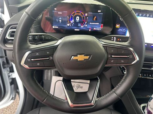Used 2026 Chevrolet Traverse LT FWD image 8