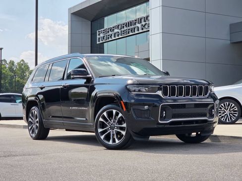 Used 2022 Jeep Grand Cherokee L Overland w/ Luxury Tech Group IV AWD/4WD image 2
