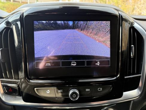 Used 2023 Chevrolet Traverse LT image 27